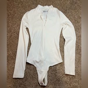 Abercrombie white ribbed zip up bodysuit